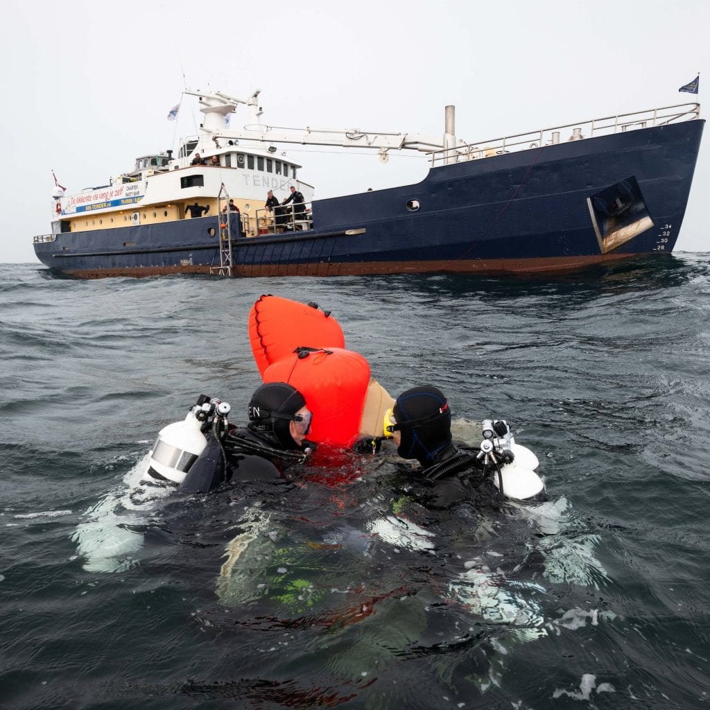 MS Tender offshore lauwersoog duikschip